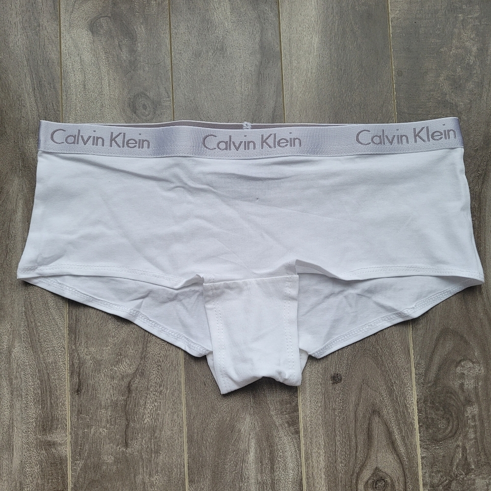 3/30$ Calvin Klein White Boyshort
